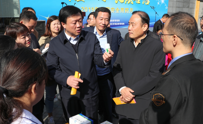 图为参加活动的领导在现场视察。(赵光 摄).j.png 图为参加活动的领导在现场视察。(赵光 摄).j.png