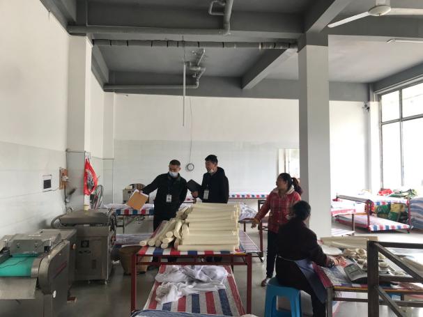 在2020年3月12日依法对辖区石厢子彝族乡所有的食品小作坊进行了全面检查。
