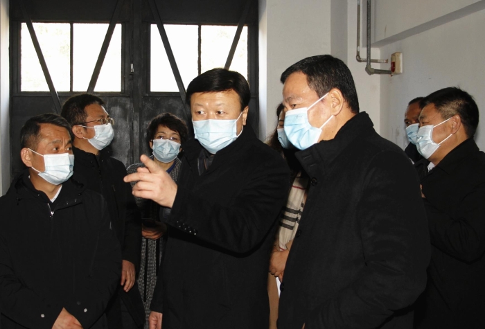 督导组一行在陕西医药控股医疗科技有限公司检查医用防护口罩生产情况 督导组一行在陕西医药控股医疗科技有限公司检查医用防护口罩生产情况