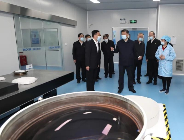 3月22日至25日,中共中央总书记、国家主席、中央军委主席习近平在福建考察。这是24日下午,习近平在福州福建福光股份有限公司考察。新华社记者 王晔 摄 3月22日至25日,中共中央总书记、国家主席、中央军委主席习近平在福建考察。这是24日下午,习近平在福州福建福光股份有限公司考察。新华社记者 王晔 摄