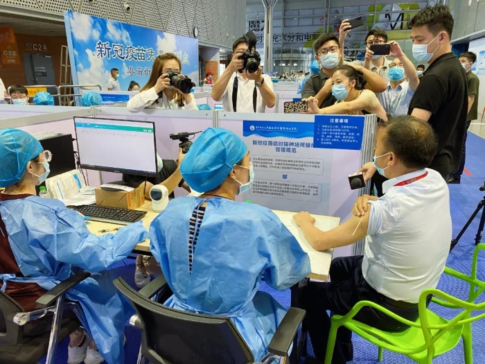 2021年6月1日上午，深圳康泰生物制品股份有限公司新型冠状病毒灭活疫苗首针接种仪式