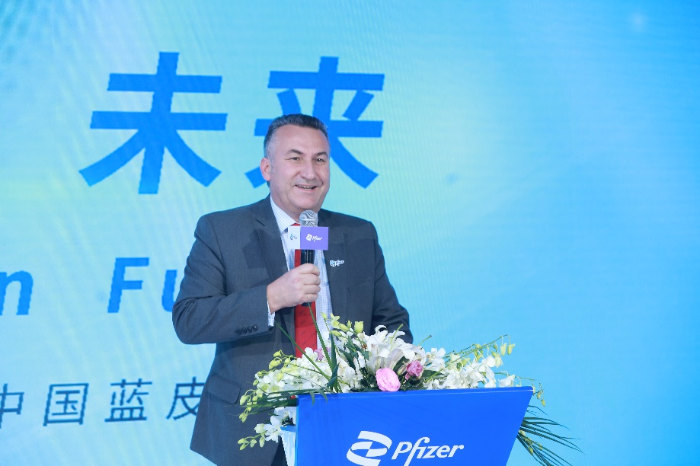 进博会公共卫生防疫专业委员会会长单位、辉瑞全球生物制药商业集团中国区总裁彭振科 进博会公共卫生防疫专业委员会会长单位、辉瑞全球生物制药商业集团中国区总裁彭振科
