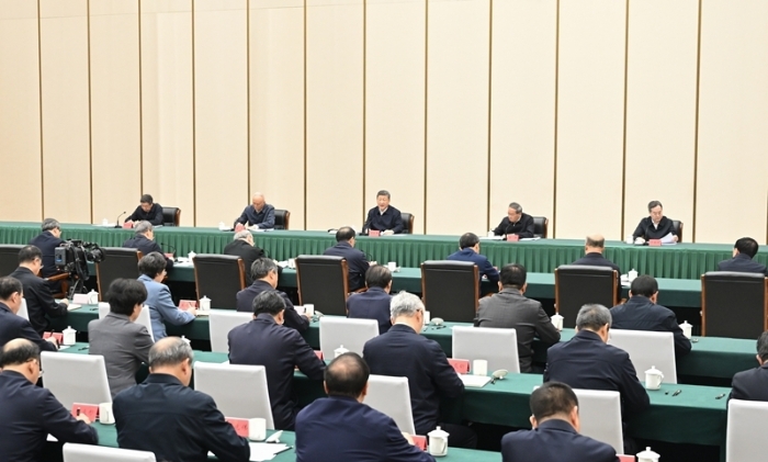 3月23日，中共中央总书记、国家主席、中央军委主席习近平在河北雄安新区考察，并主持召开深入推进雄安新区高质量建设和发展座谈会。这是23日下午，习近平主持召开深入推进雄安新区高质量建设和发展座谈会并发表重要讲话。新华社记者 燕雁 摄